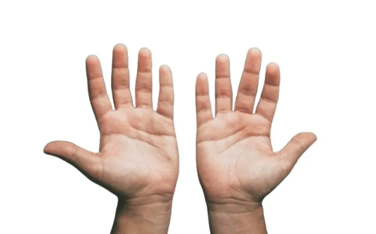 Formigamento nas mãos: 4 causas mais comuns e quando se preocupar